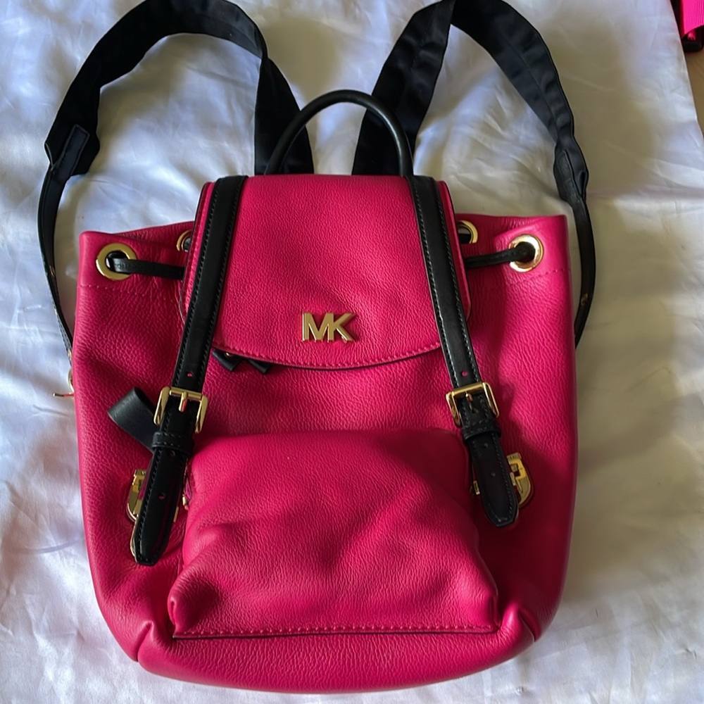 🆕 WT Michael Kors leather hot pink / black backpack w adjustable gold hardware